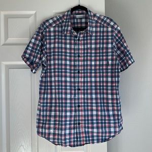 Men’s Columbia short sleeve shirt.  Size Large.